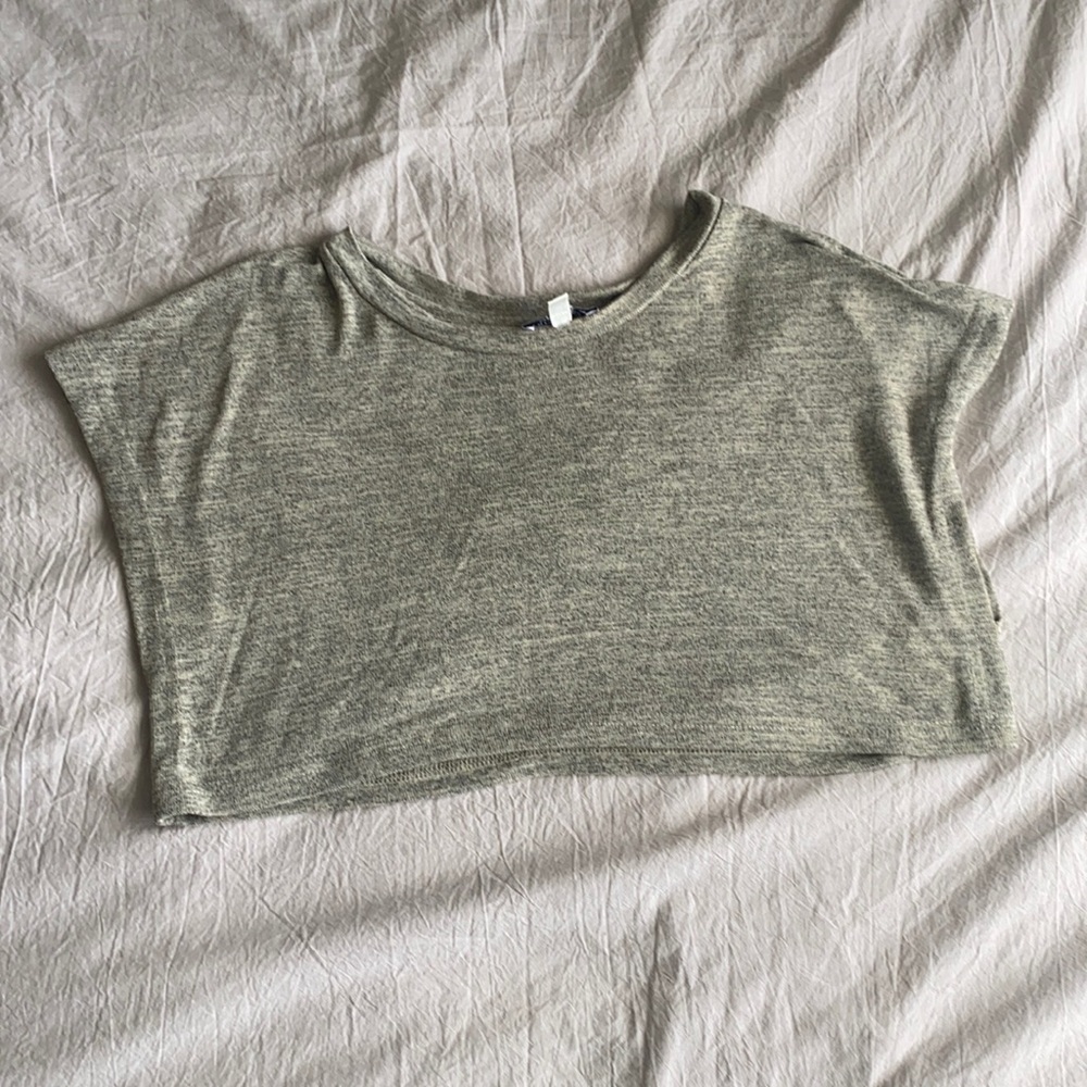 Wide arm crop top